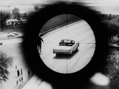 Recreaci&oacute;n por parte del FBI de la perspectiva que habr&iacute;a tenido el asesino del presidente Kennedy al dispararle.