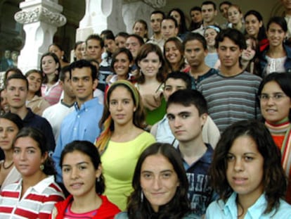 Los bachilleres con mejor expediente posan ayer en la Universidad Ménendez Pelayo.