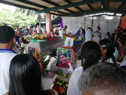 Sepelio del menor de edad, Brayan Santiago Pama, una de las personas asesinadas en la vereda Alto Remanso, en la frontera entre Colombia y Ecuador.