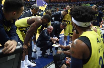 Zeljko Obradovic, en un tiempo muerto del Fenerbahçe-Baskonia de liga regular