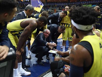 Zeljko Obradovic, en un tiempo muerto del Fenerbahçe-Baskonia de liga regular