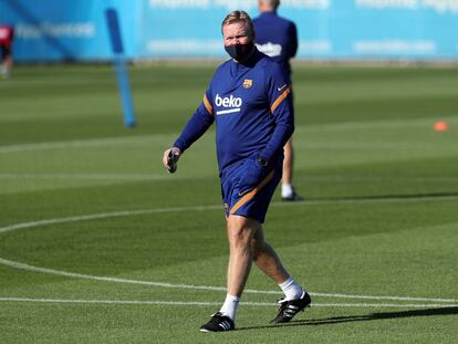 Koeman, durante un entrenamiento del Barcelona.