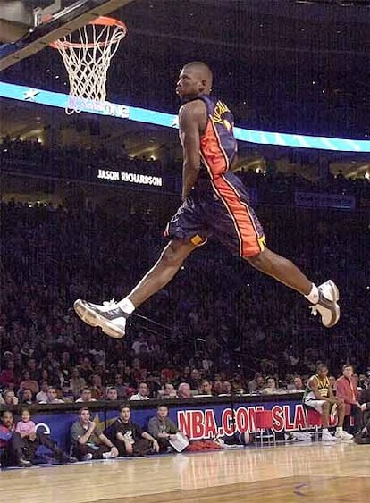 En 2002 y 2003 Jason Richardson, por entonces en los Golden State Warriors, acaparó el concurso de mates con saltos como el que aparece en la imagen (uno de los mates con los que ganó la final de 2002). El escolta se convirtió en el segundo jugador, tras Michael Jordan, en cosechar dos títulos consecutivos de mejor 'matador' en un All-Star.