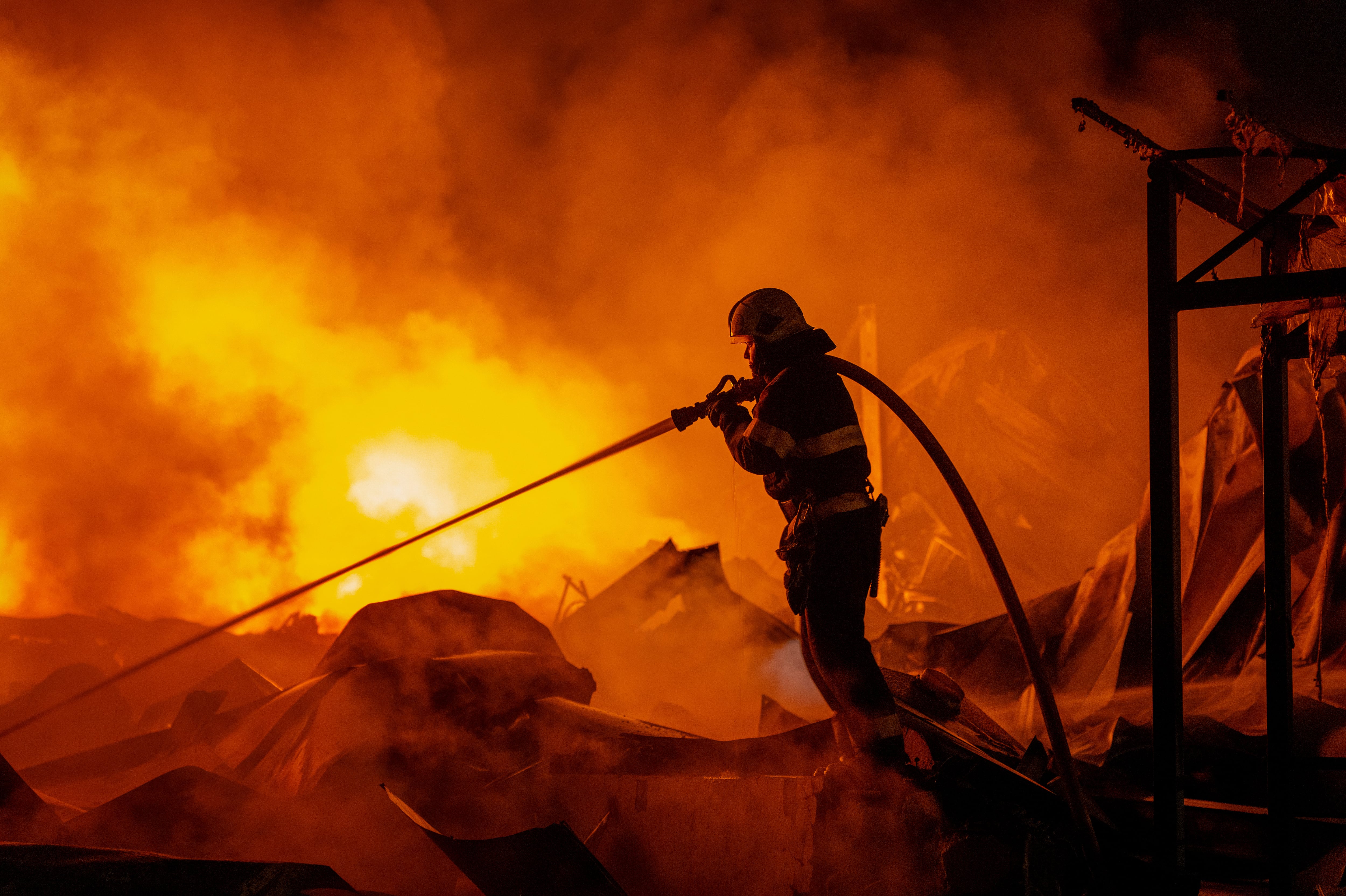 Al menos 14 muertos y 27 heridos en ataques rusos en la región de Kiev