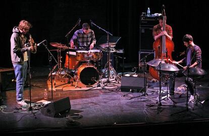 El grupo británico Portico Quartet en una actuación en el colegio San Juan Evangelista. (El miércoles 22 la gira europea del cuarteto pasa por la sala Galileo de Madrid).