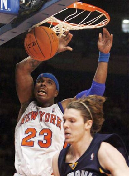 Quentin Richardson encesta durante el encuentro