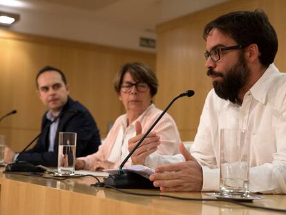 José Manuel Calvo, Inés Sabanés y Álvaro Fernandez Heredia, en la rueda de prensa.