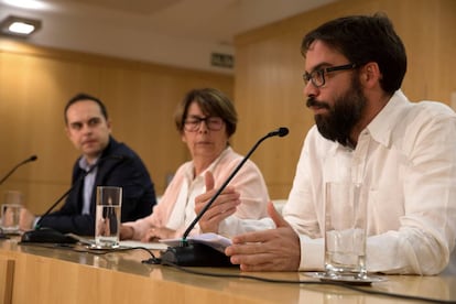 José Manuel Calvo, Inés Sabanés y Álvaro Fernandez Heredia, en la rueda de prensa.