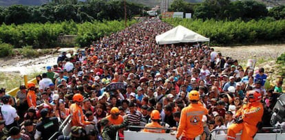 Miles de venezolanos cruzaban la frontera hacia Colombia, en julio del año pasado.