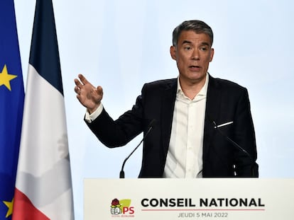 El primer secretario de los socialistas franceses, Olivier Faure, durante un discurso en la sede del partido en París el jueves.