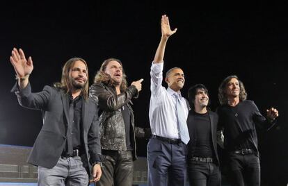 Barack Obama con el grupo mexicano Maná en Las Vegas.
