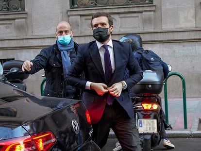 El líder del Partido Popular, Pablo Casado, antes de la entrevista en la COPE, este viernes.