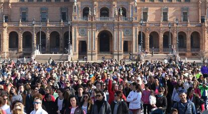 Concentración este domingo en memoria de Laura Luelmo en la plaza de España, en Sevilla.