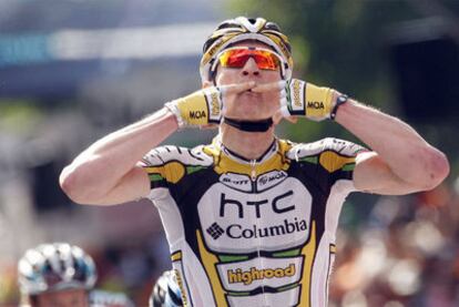 Greipel celebra su triunfo de ayer en Brescia.