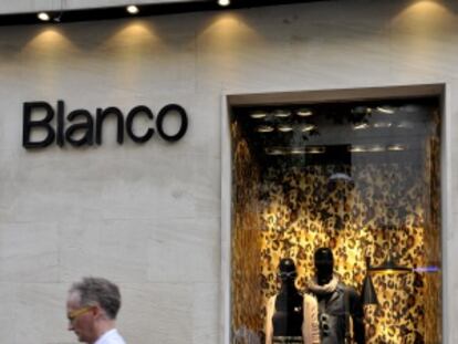 Escaparate de la tienda de ropa de Blanco en Madrid
