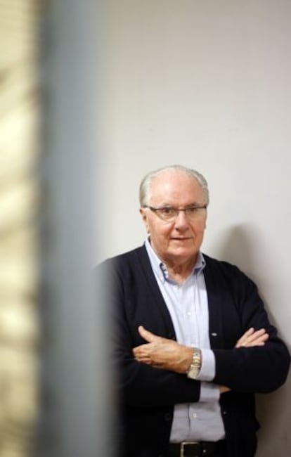 José Antonio Pagola habla tres lenguas muertas y seis vivas.