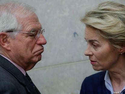 Josep Borrel con la presidenta de la Comisión Europea, Ursula von der Leyen.