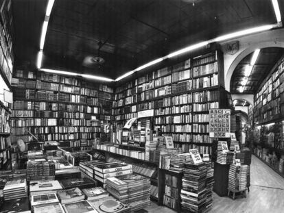 Interior de la llibreria Canuda.