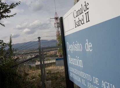 Vista del depósito de Reunión para el abastecimiento del Canal de Isabel II en Collado Villalba.