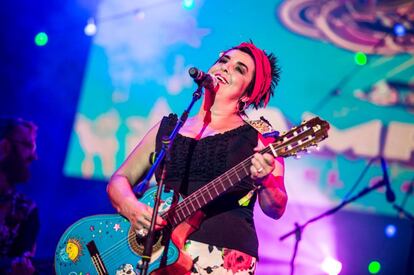 Amparanoia actúa en el ciclo de conciertos Muñoz Seca 2021 en Madrid.