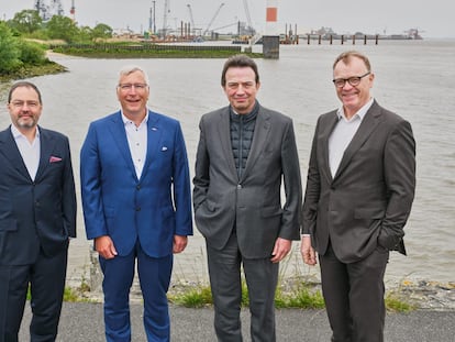 Carsten König, director general de Partners Group; Dieter Schnepel, director general de DOW; Arturo Gonzalo, CEO de Enagás y Johann Killinger, director general de HEH.