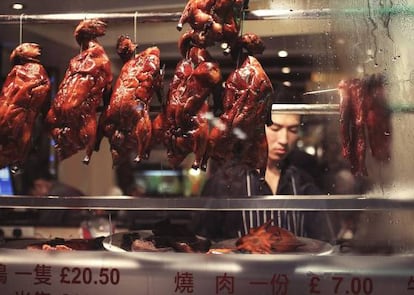 Patos asados en un escaparate de Chinatown