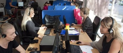 La empresa sueca de telemárketing Call4u en la que trabajan jóvenes de suecos, en Marbella.