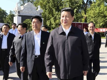 Jinping visita la Universidad de Agricultura de Pekín en una foto difundida ayer por Xinhua.