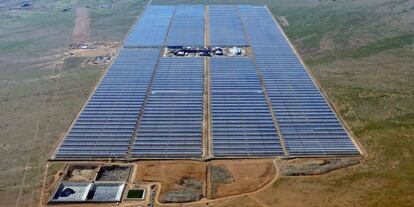 Planta Kaxu Solar One, en Pofadder (Sudáfrica) en Abengoa.