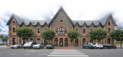 Edificio del Hotel Parada Puigcerd&aacute;.