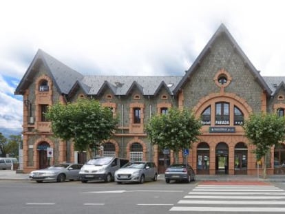 Edificio del Hotel Parada Puigcerd&aacute;.