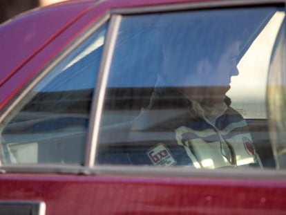 Ander Echeverría, condenado por el asesinato de Amaia Azkue, es conducido en el interior de un coche por la Ertzaintza a una de las jornadas del juicio celebrado en 2012.