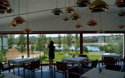 Comedor de L’and Vineyards, restaurante con Estrella Michelín en las afueras de Évora, en el Alentejo portugués.