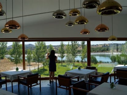 Comedor de L’and Vineyards, restaurante con Estrella Michelín en las afueras de Évora, en el Alentejo portugués.