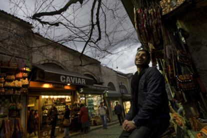 Los mercados de Estambul suelen cerrar antes durante el mes de ramadán, que este año se ha celebrado entre el 1 y el 31 de agosto. En la imagen, una de las entradas al Gran Bazar.