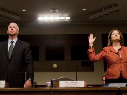 Raymond McDaniel, presidente de Moody's, y Kathleen Corbet, expresidenta de S&P.