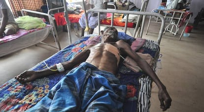 Un enfermo de tuberculosis en un hospital en Agartala, Tripura (India).