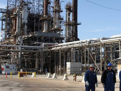 Imagen de una refinería de petróleo en Estados Unidos. 