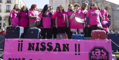 Protesta de familiares de trabajadores de la planta de Nissan en Ávila en febrero.