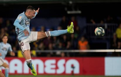 Iago Aspas remata, en el Villarreal-Celta.