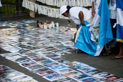 Las actividades fueron una mezcla de compromiso político, denuncias y emociones. En la imagen, una exposición de fotos de los desaparecidos, en la plaza de Córdoba de Veracruz (México).