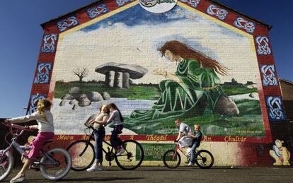 Mural con motivos celtas en la zona de Ardoyne, a las afueras de Belfast.