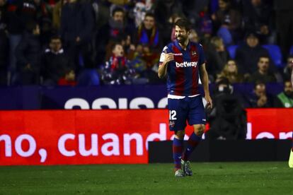 Coke celebra el 2-2 ante el Girona.