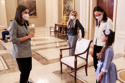 La Reina Letizia se reunió este jueves con representantes de la Confederación Salud Mental España, además de otras asociaciones. Los asistentes advirtieron a la reina de que la pandemia ha agravado la situación.