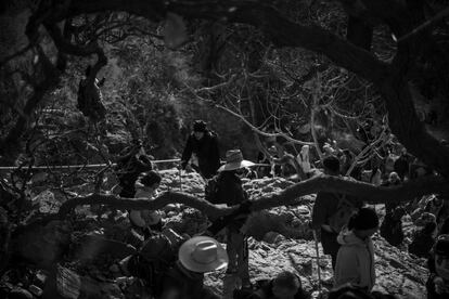 En algunos tramos de la ruta, el terreno se torna complicado y sinuoso entre árboles y rocas que dificultan el paso. 