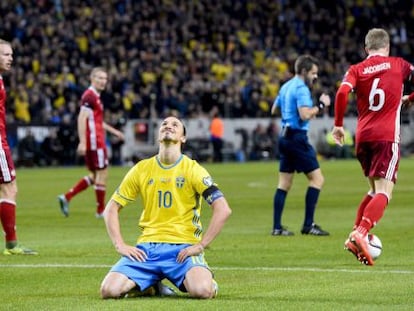 Ibrahimovic, en un instante del partido ante Dinamarca. 