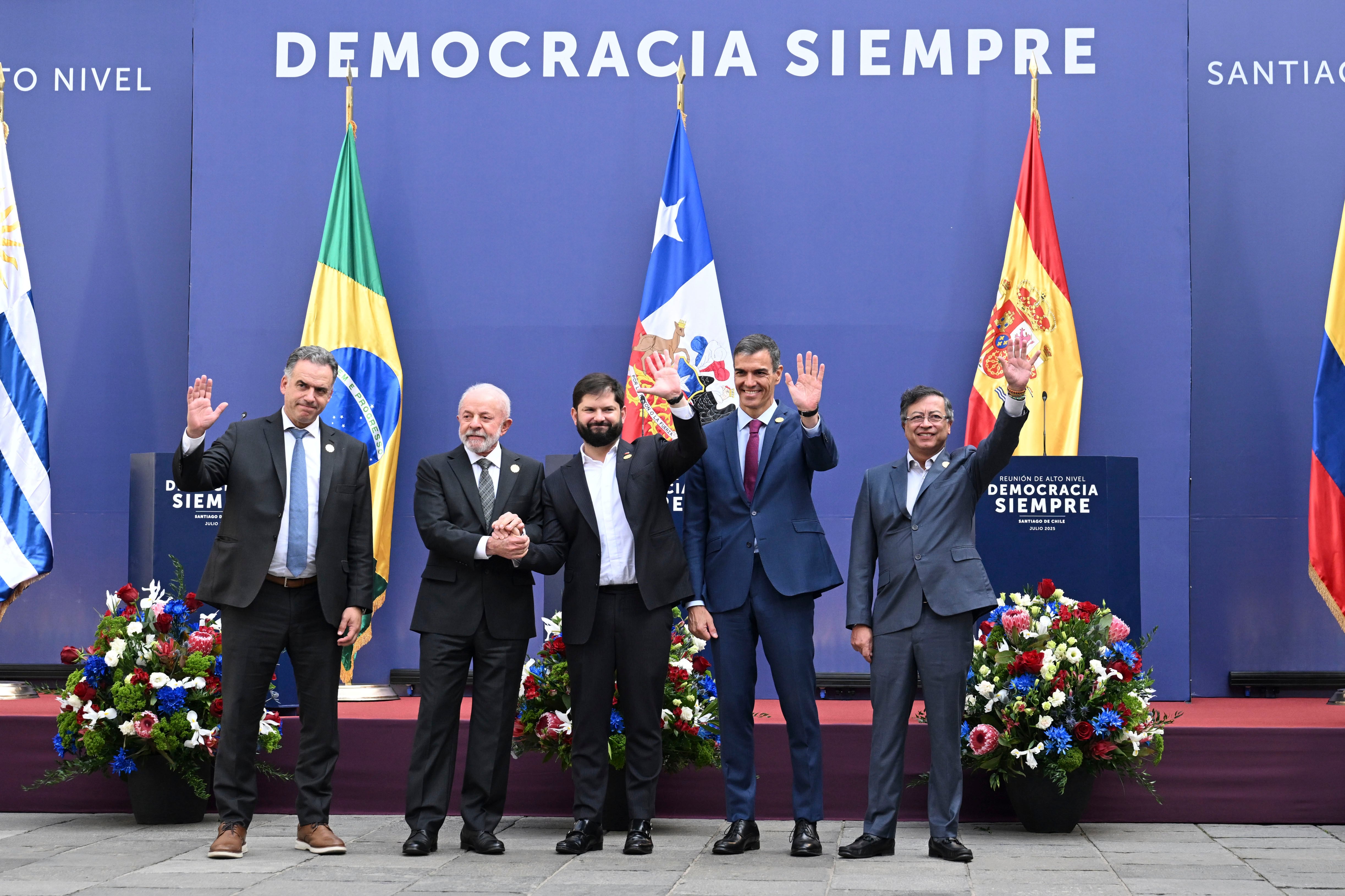 Sánchez y Lula reúnen en Barcelona a una docena de líderes progresistas en defensa de la democracia frente a Trump