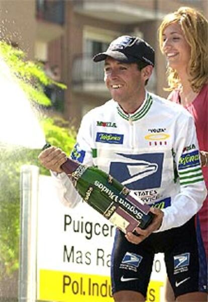 El ciclista Roberto Heras celebra con cava su triunfo en la Volta Ciclista a Catalunya.