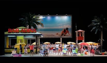 Aerobic y ambiente playero en el primer acto de 'L'elisir d'amore'.