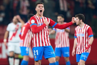 Uros Milovanovic celebra su gol ante el Rayo Vallecano en los dieciseisavos de la Copa del Rey.